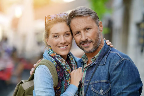 Couple on a tourist journey — Stock Photo, Image