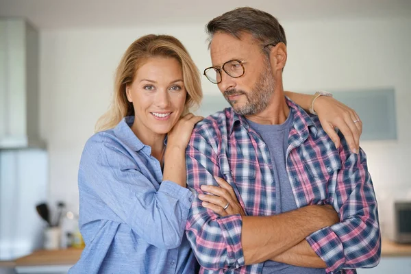 ev mutfak çift ayakta