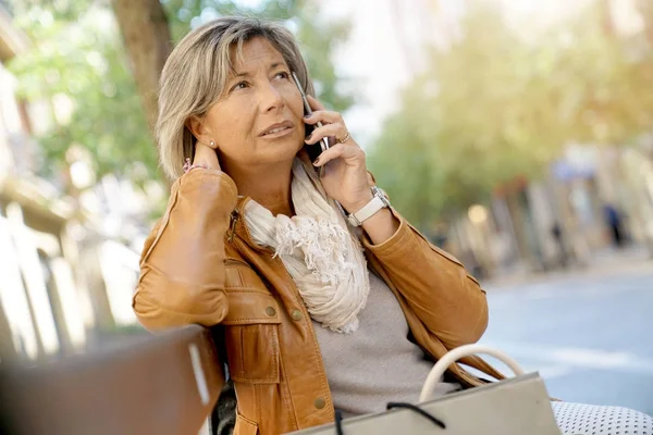 Senior Kvinna på shopping dag — Stockfoto