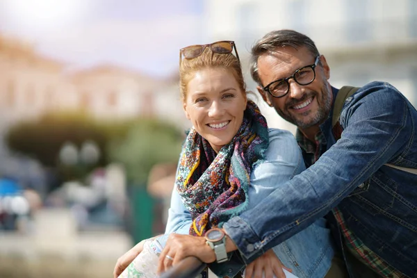 Toeristen genieten van de mooie dag — Stockfoto