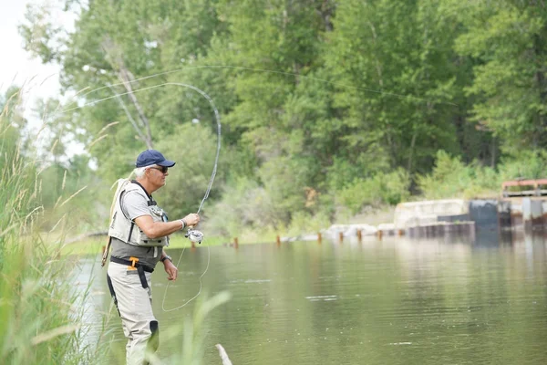 Pesca com mosca no rio Gallatin — Fotografia de Stock