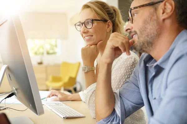 Imprenditori che lavorano — Foto Stock