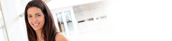 Young businesswoman in modern building — Stock Photo, Image