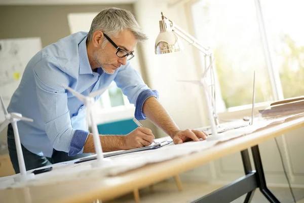 Industrial Engineer Working Wind Turbines Implantation — Stock Photo, Image