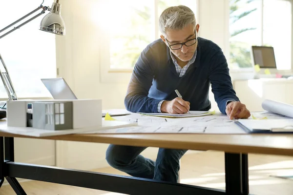 Portrait Architect Office Working Blueprints — Stock Photo, Image