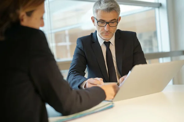 Zakelijke Partners Bijeen Kantoor — Stockfoto