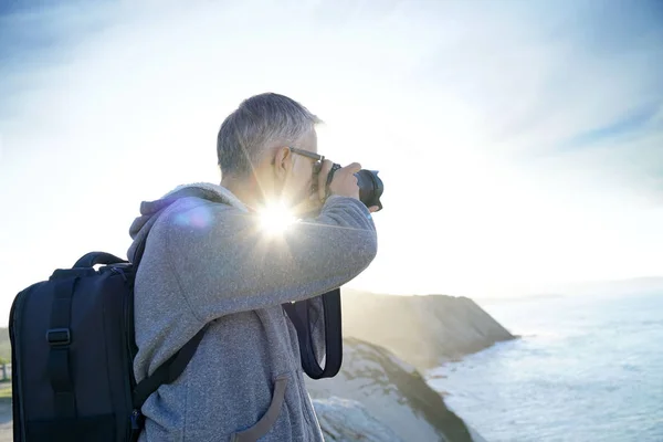 Photographer Taking Pictures Outdoor Scenery — Stock Photo, Image