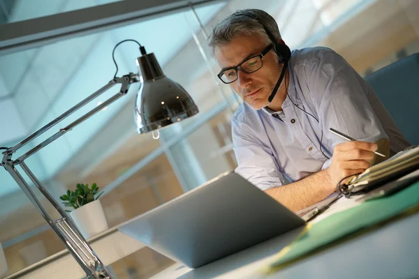 Businessman Office Headset While Having Video Conference — Stock Photo, Image