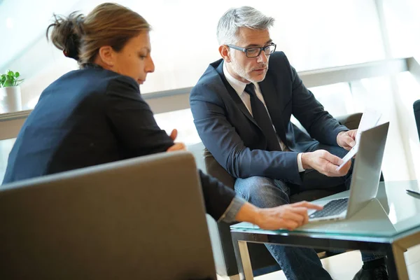 Business Partners Meeting Office Lobby — Stock Photo, Image