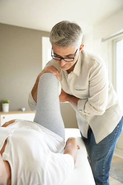 Physiotherapist Stretching Patient Leg — Stock Photo, Image