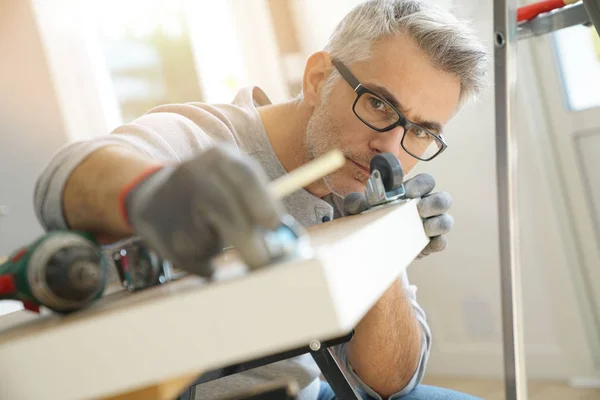 Homme Maison Assemblant Des Meubles Bricolage — Photo