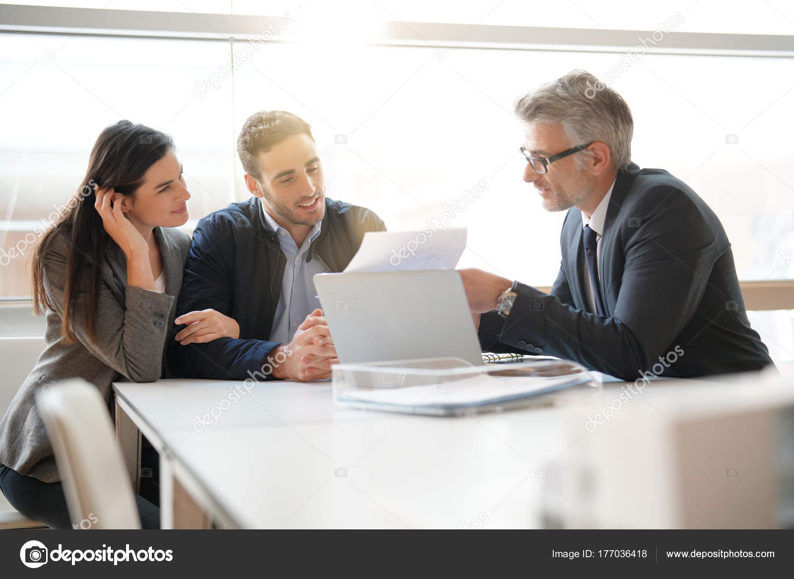 Netted woman. Students get acquainted. Consulting custom. Финансы персонал. Advising through.