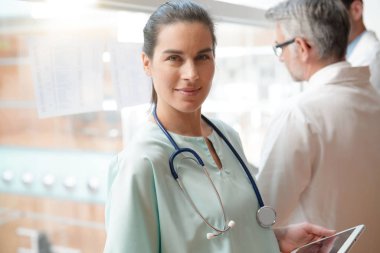 Hemşire, sağlık ekibi içinde geçmiş portresi