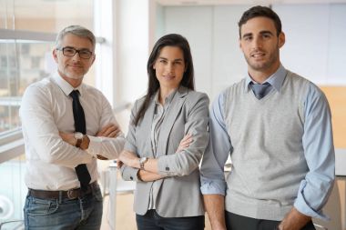 Office başlangıç takım ayakta portresi