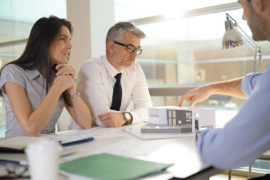 takım projesinde birlikte çalışan mimarlar