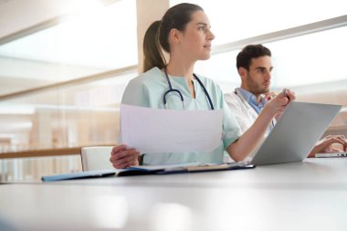 Hemşire nakletmek tıbbi talimatlar için şirket