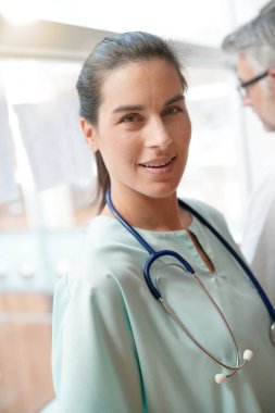 Hemşire, sağlık ekibi içinde geçmiş portresi