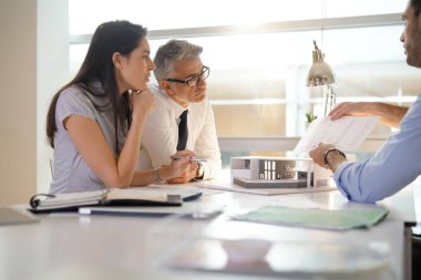 takım projesinde birlikte çalışan mimarlar