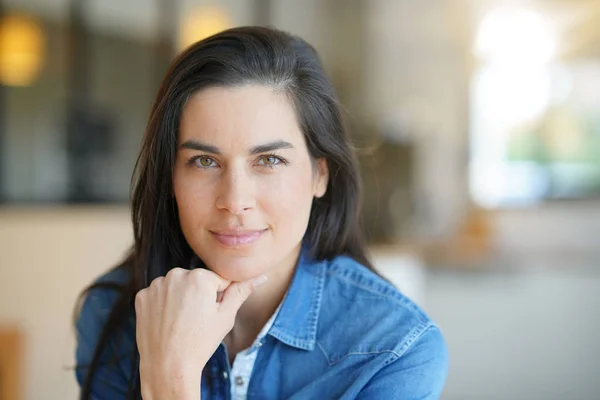 Portrait Middle Aged Woman Looking Camera — Stock Photo, Image