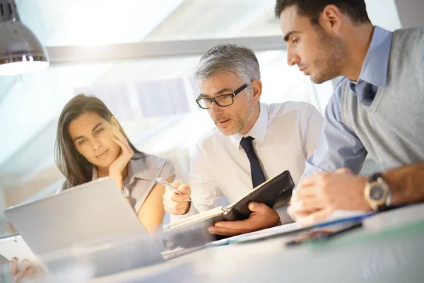 Equipo Empresarial Trabajando Juntos Proyectos Financieros — Foto de Stock