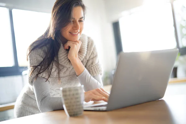 Middle Aged Woman Connected Internet Laptop Home — Stock Photo, Image