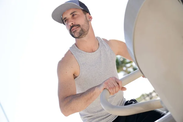 Athletic Guy Doing Bodybuilding Exercises — Stock Photo, Image