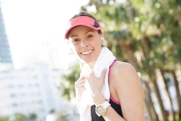 Πορτρέτο Του Ευτυχής Χαμογελαστοί Jogger Γυναίκα — Φωτογραφία Αρχείου