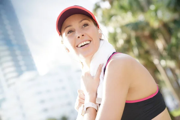 Portret Van Gelukkig Lachende Jogger Vrouw — Stockfoto