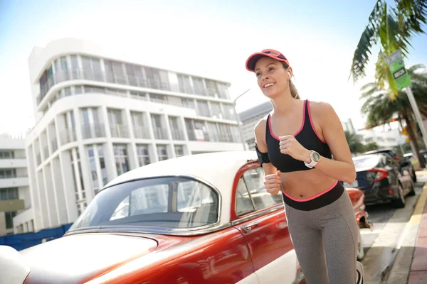 Mujer Atlética Corriendo Calle Miami —  Fotos de Stock