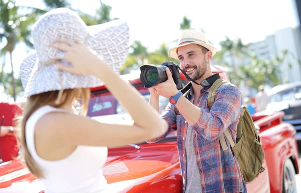 Fotografo Che Scatta Foto Modella Seduta Pick Vecchio Stile — Foto Stock