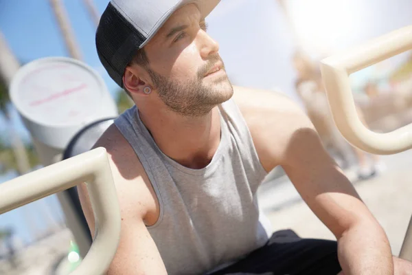 Retrato Hombre Moda Con Gorra Béisbol —  Fotos de Stock