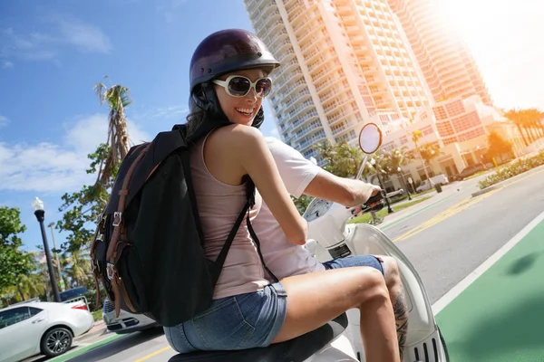 Cheerful Couple Riding Scooter Miami — Stock Photo, Image