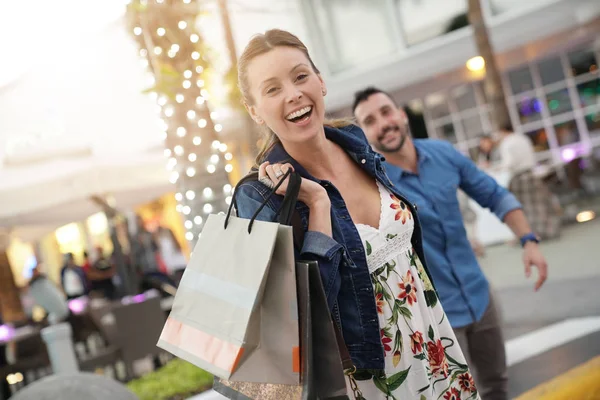 Ragazza Allegra Tirando Braccio Del Fidanzato Andare Fare Shopping — Foto Stock