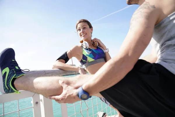 Joggers Stretching Out Running Miami Waterfront Pier — Stock Photo, Image