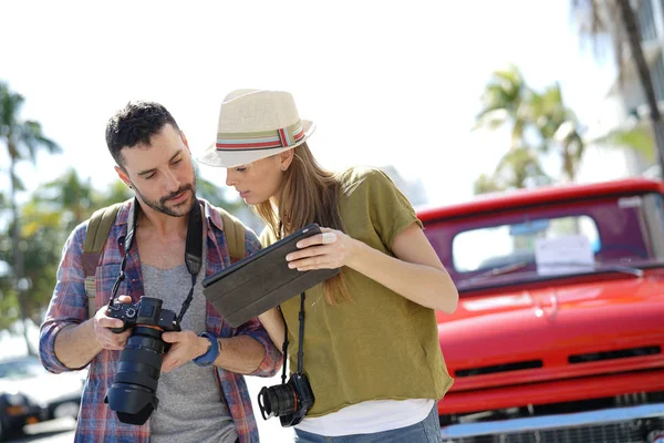 Couple Photographers Checking Photo Shots Tablet — Stock Photo, Image