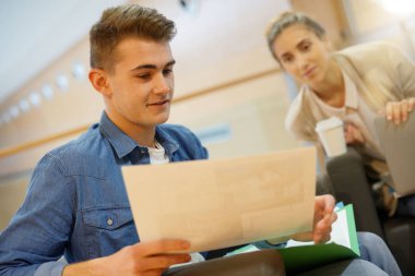 Birlikte çalışma salonu sınıftaki