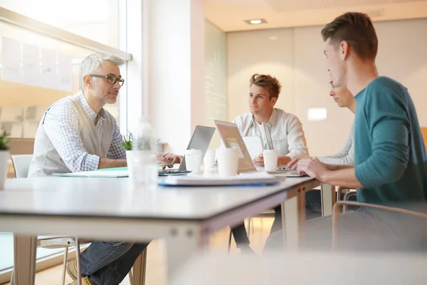 Teacher Meeting Table Students — Stock Photo, Image