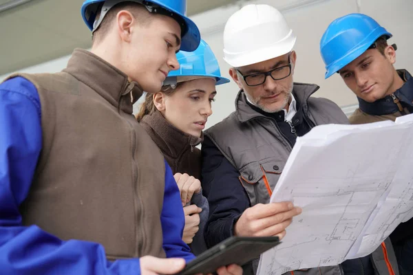 Instructor Young People Engineering Training — Stock Photo, Image