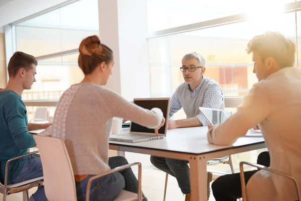 Teacher Meeting Table Students — Stock Photo, Image