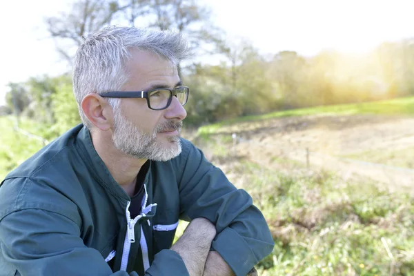 Portret Van Boer Permanent Landbouwgebied — Stockfoto