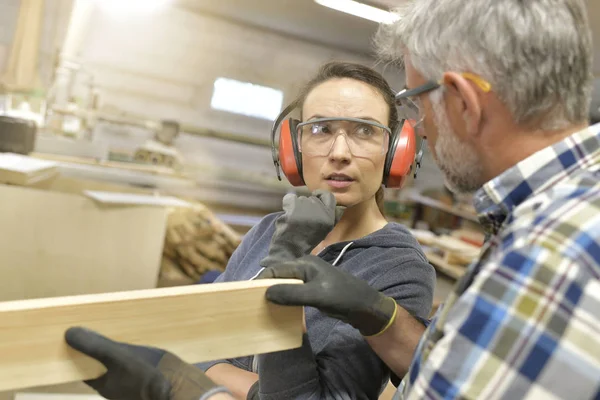 Carpenter Teaching Apprentice How Cut Wood — Stock Photo, Image