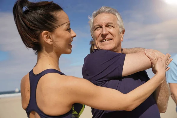 Portrait Sports Coach Woman Training Senior People Beach — Stock Photo, Image