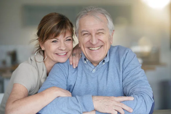 Retrato Feliz Pareja Ancianos Casa —  Fotos de Stock