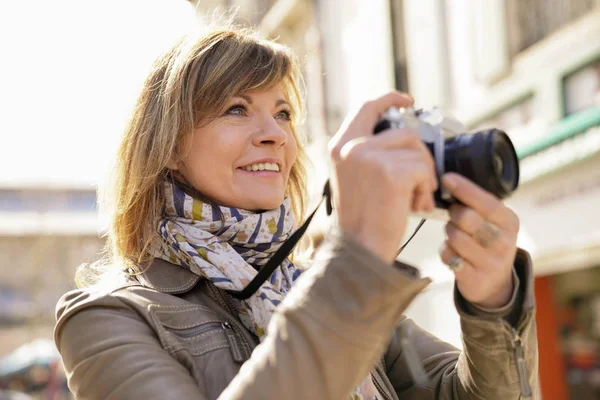 Mature Woman Photographer Taking Pictures Town — Stock Photo, Image