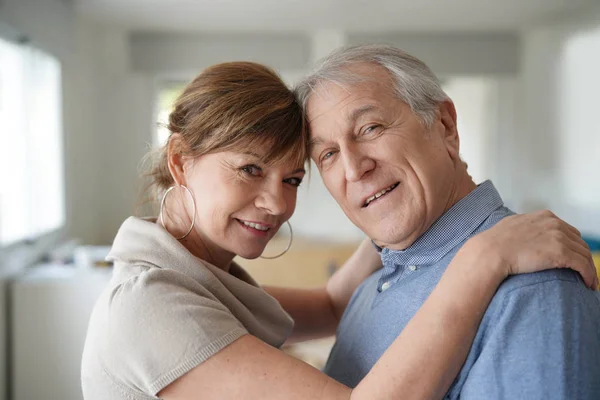 Retrato Casal Idosos Felizes Casa — Fotografia de Stock