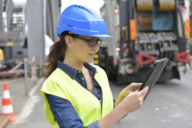 Endüstri Mühendisi tablet ile geri dönüşüm iş denetleme 