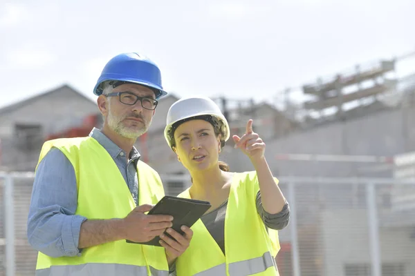 Direttore Edile Ingegnere Che Lavora Cantiere — Foto Stock