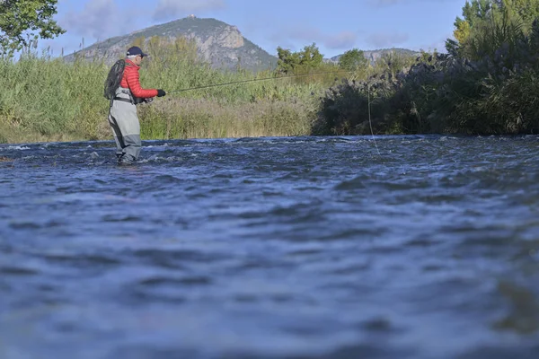 Voler Pêcheur Automne Rivière Rapide — Photo