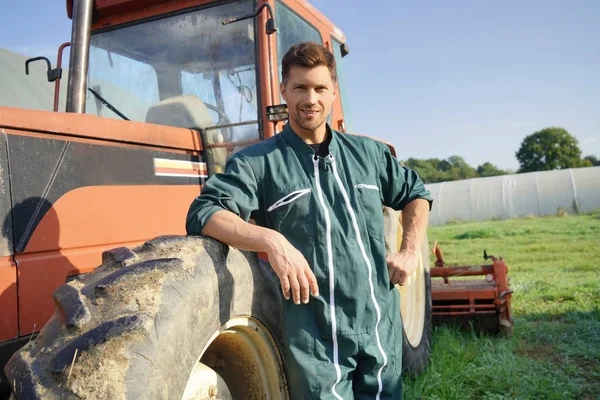 Agricoltore Attesa Camion — Foto Stock