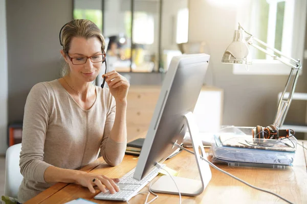 Young Business Woman Phone Office — Stock Photo, Image